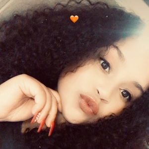 Meet your Posher, Yanice